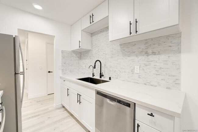 Building Photo - 9175 Campina Dr