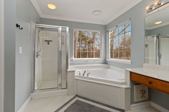 Building Photo - Beautiful Home just minutes from Mountain Island lake