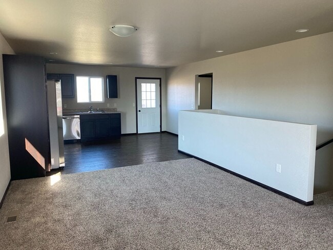 Building Photo - 4 BED | 2 BATH | DOUBLE GARAGE | RAPID VALLEY