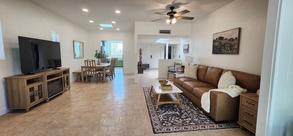 Building Photo - 432 W San Ignacio