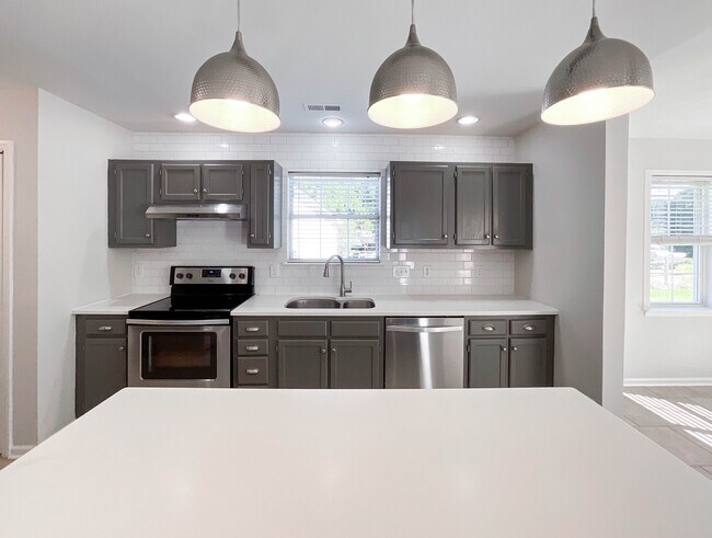 Building Photo - 1037 Ridgefield Cir