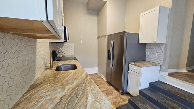 Building Photo - 2115 Glenwood Ln