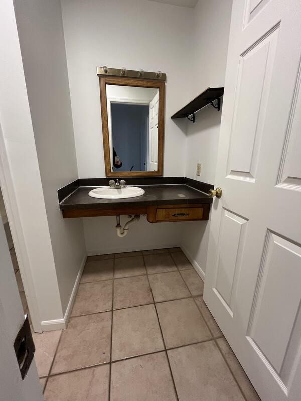 Building Photo - 16950 Woodland Dr