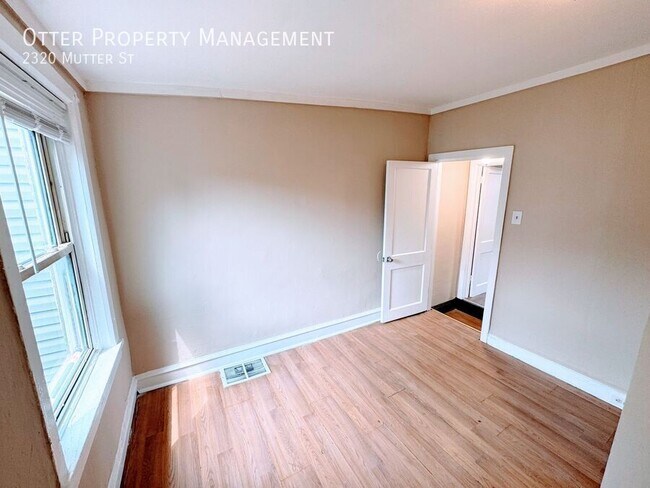 Building Photo - 2320 Mutter St
