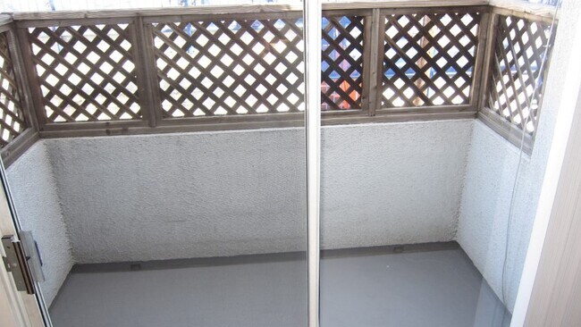 Building Photo - 10380 Almayo Ave