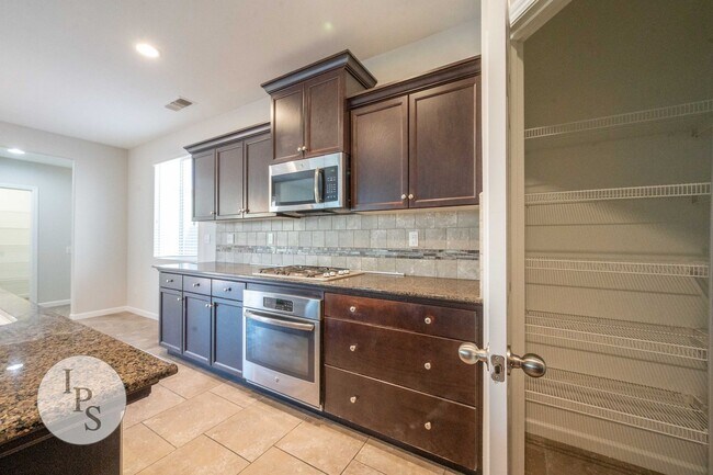 Building Photo - Clovis Eastside Home, 4BR/3BA, Built 2017 - Lots of Amenities!