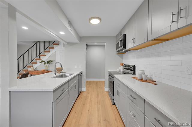 Building Photo - 7700 W Glasgow Pl