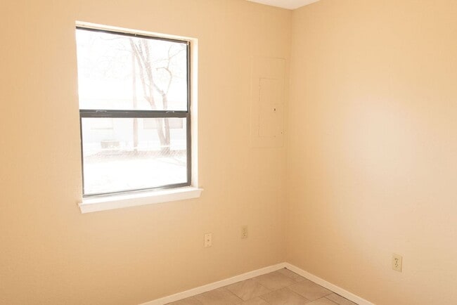 Building Photo - Newly Remodeled 3/2/1 on Wooded Lot