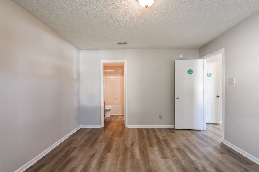 Building Photo - 526 Florence Dr