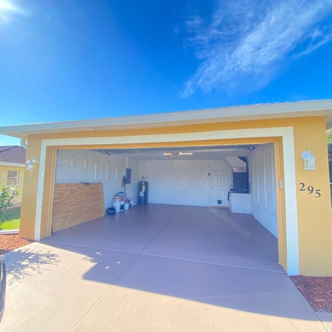 Building Photo - 295 Pessoa St