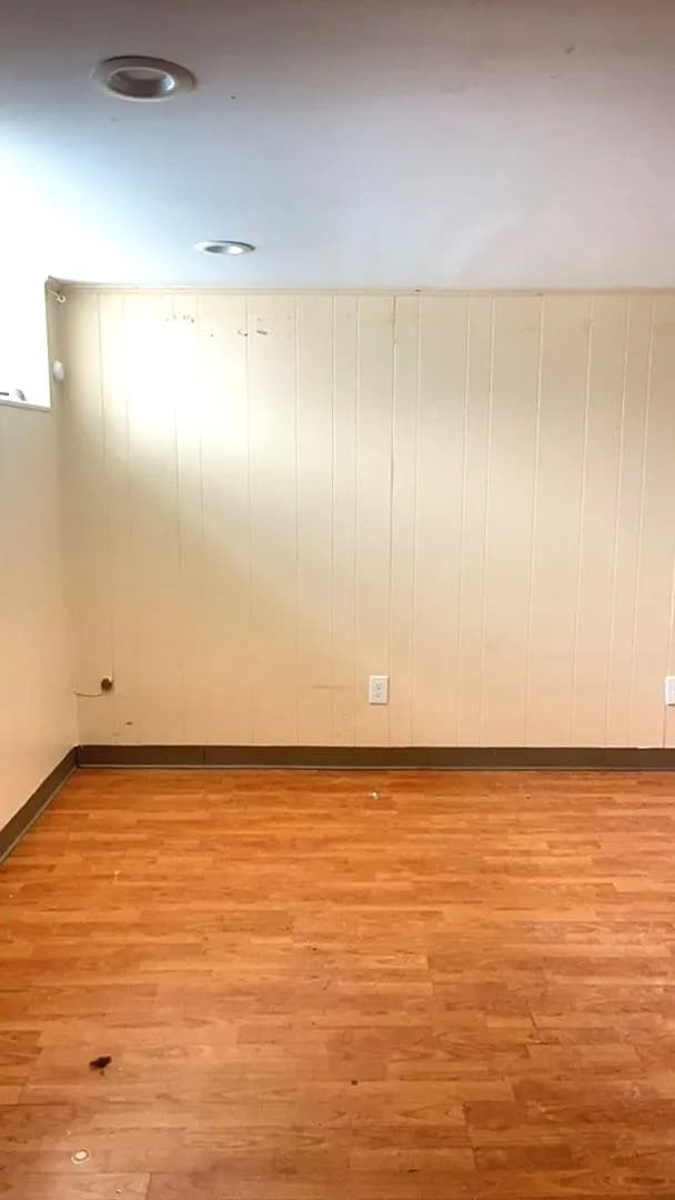 Building Photo - This 3-Bedroom/1-Bathroom Townhome