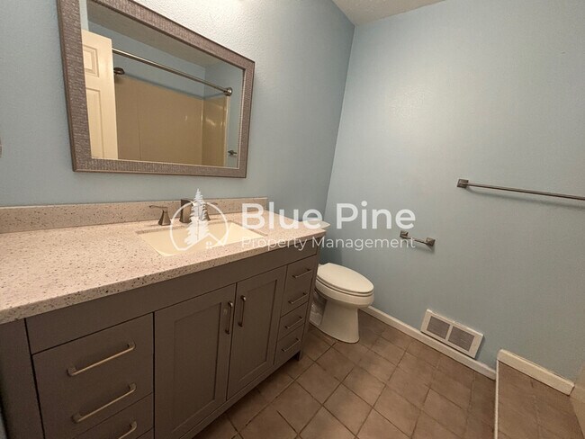 Building Photo - 1421 Vega Cir