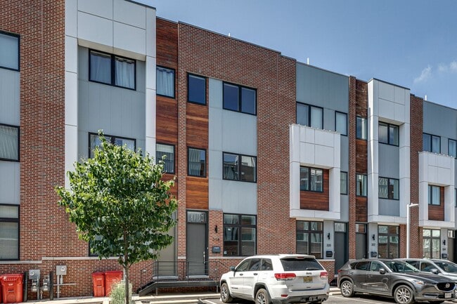 Building Photo - Northern Liberties Townhome with Parking