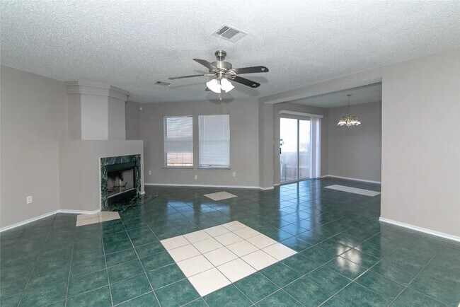 Building Photo - Room in Single Family Home on Heyerdahl Dr