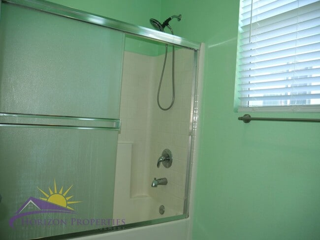 Building Photo - Bright Open 2 Bed 2 Bath 1,043 Sq Ft Antelope home