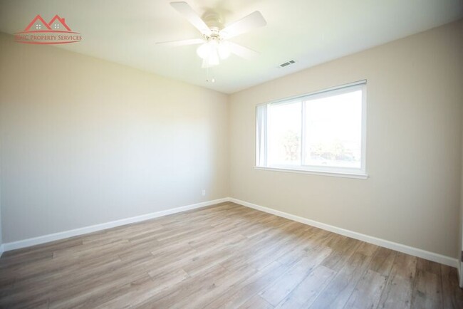 Building Photo - 2358 Patricia Dr