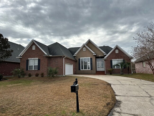 Building Photo - Gated Community Custom Home on the water