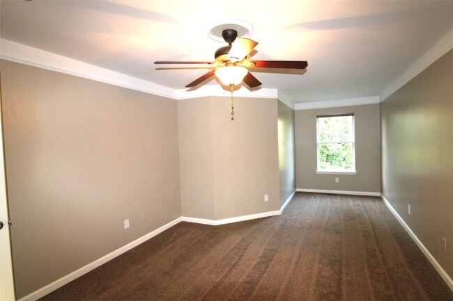 Building Photo - 207 Tyndale Dr
