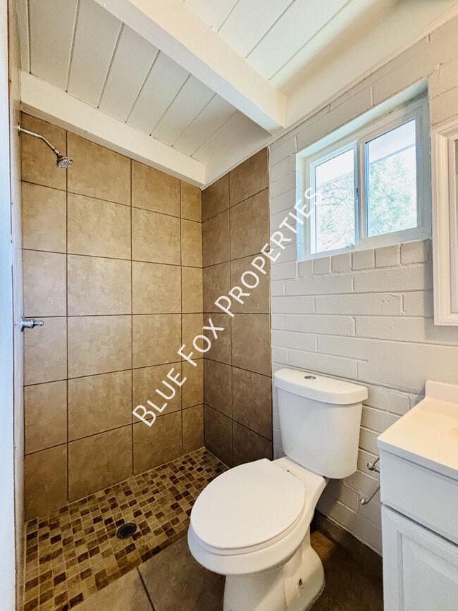 Building Photo - 4355 E Glenn St
