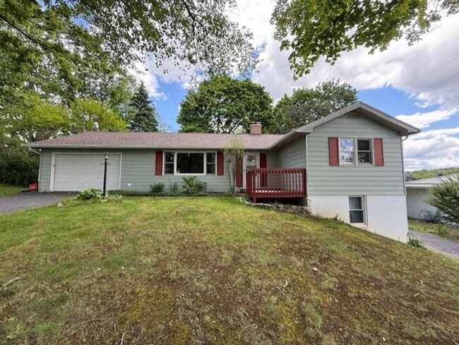 Building Photo - Charming 3 Bedroom in Overlook Heights