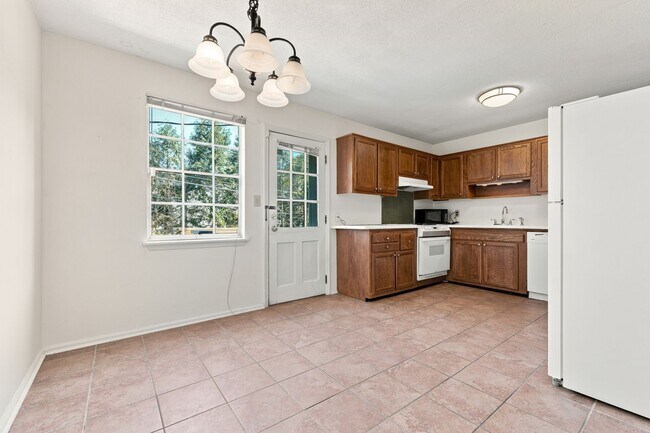 Building Photo - 1002 Willow Dr