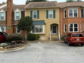 Building Photo - 722 Lord Dunmore Dr