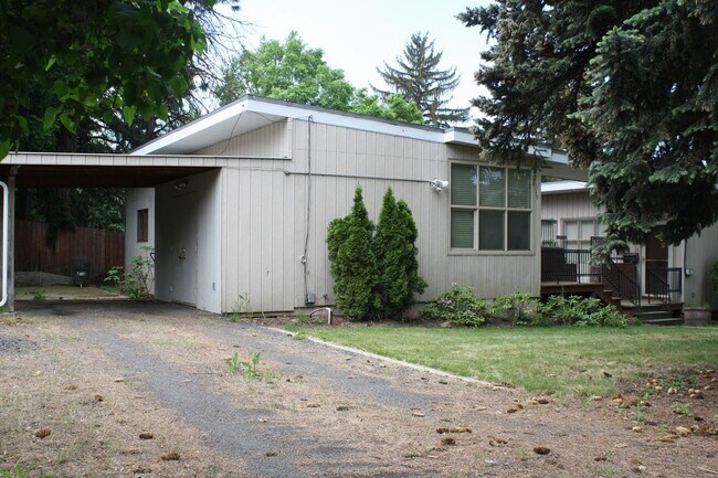 Building Photo - 1313-1315 NE Harvey Road