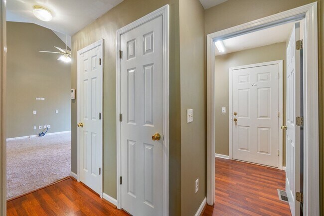 Building Photo - 7037 Mooreland Ct