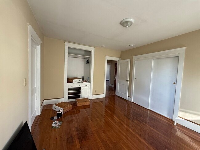 Building Photo - 17 Wales St