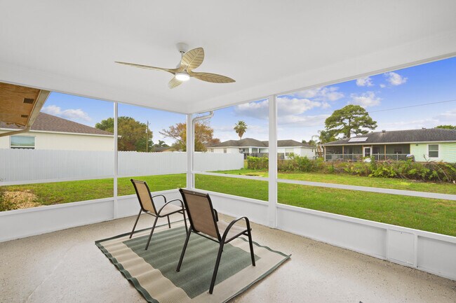 Building Photo - 1672 SW Angelico Ln