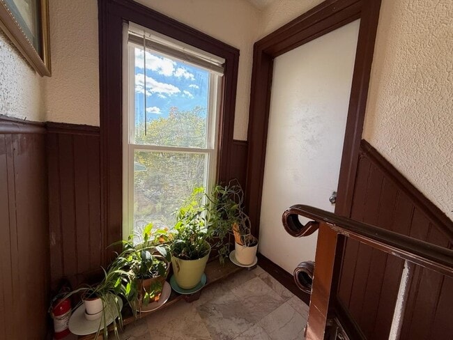 Building Photo - 150 Academy St