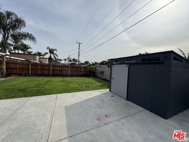 Building Photo - 328 W Ball Rd