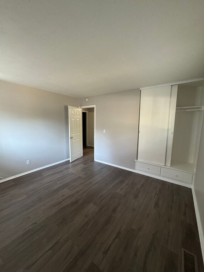 Building Photo - Warren Twp - 3 BR