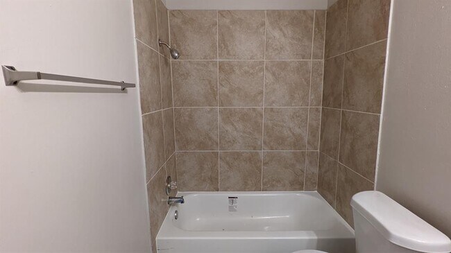 Building Photo - 6815 Moss Oaks Dr