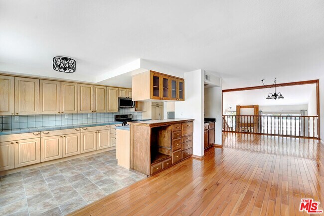 Building Photo - 6232 Nita Ave