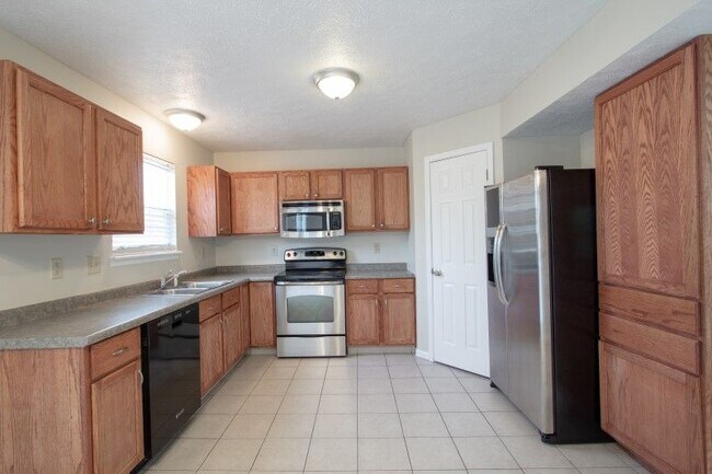 Building Photo - Beautiful 2 Story in Pike Township