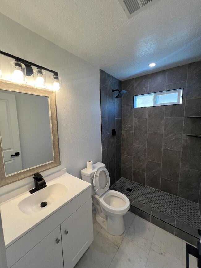 Building Photo - 11216 Baja Dr NE