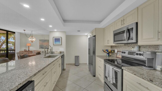 Building Photo - 450 Egret Cir