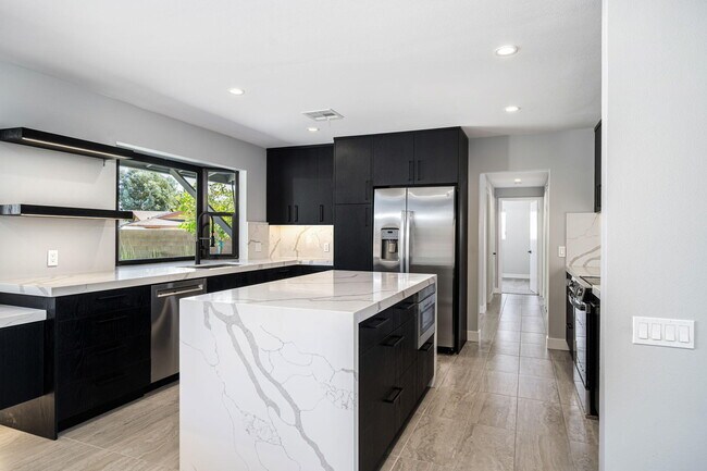 Building Photo - 79869 Hummingbird Ln