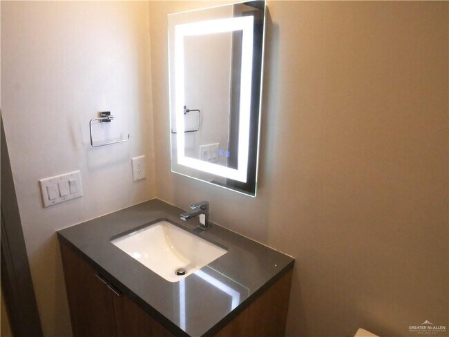 Building Photo - 23 Iris Ave