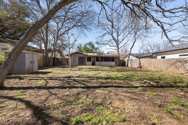 Building Photo - 2705 Sherwood Ln
