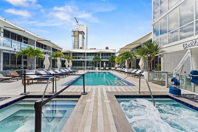 Building Photo - 1100 Biscayne Blvd