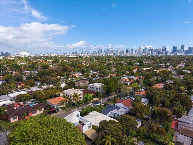 Building Photo - 1853 SW 17th St