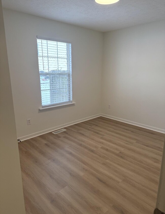 Building Photo - 301 Young St