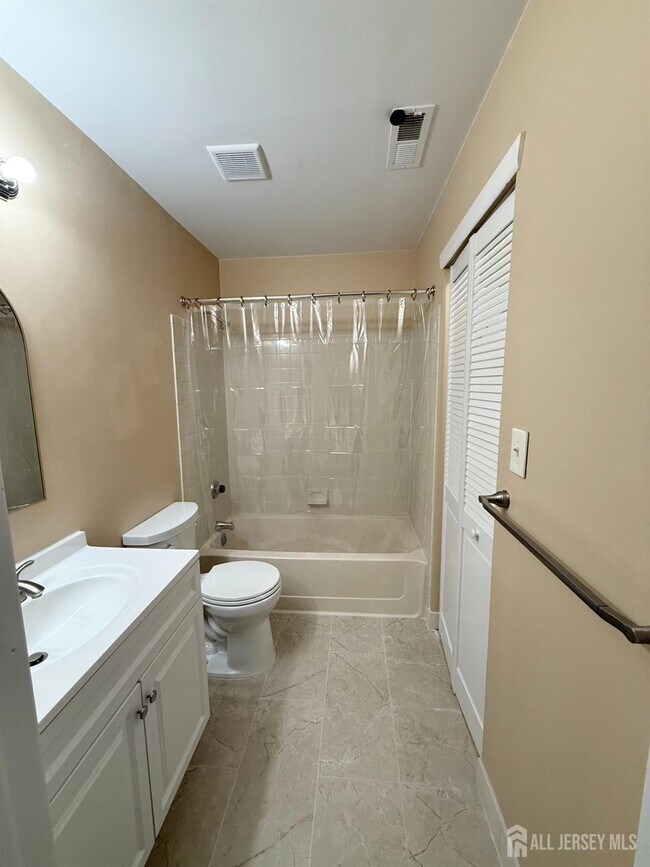 Building Photo - 5205 Ravens Crest Dr