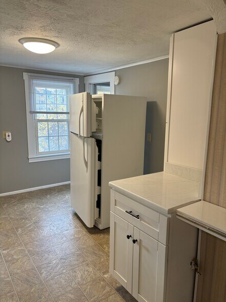 Building Photo - 72 Hoover St