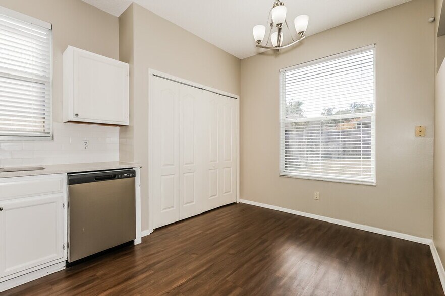 Building Photo - 327 Sand Ridge Dr