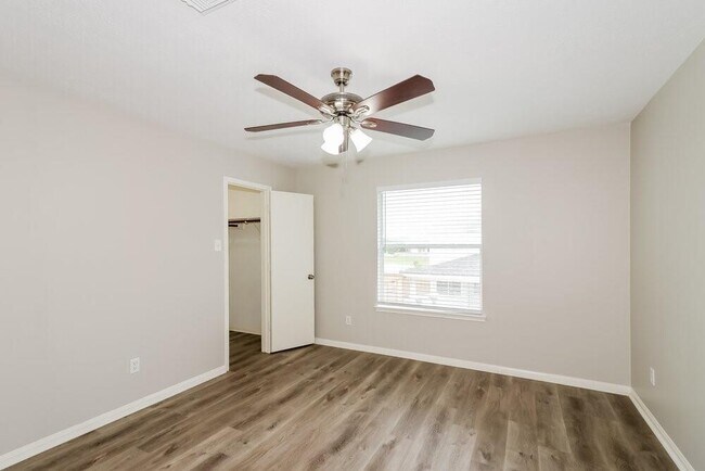 Building Photo - 15503 Gallant Ct