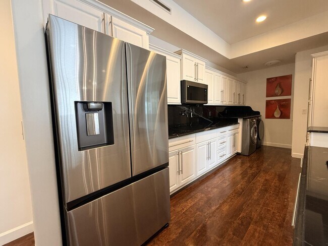 Building Photo - 10440 SW Stephanie Way