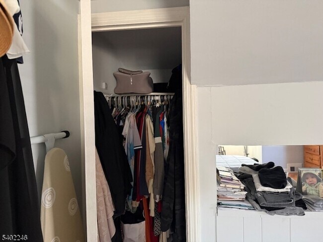 Building Photo - 8 Rowe Pl